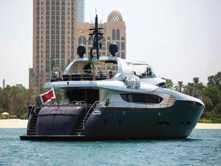 rent the 100ft yacht khalili