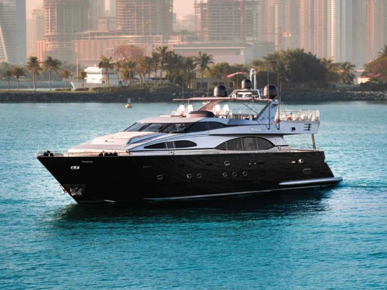 rent the 100ft yacht medusa