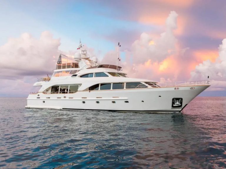 rent the 110ft yacht benetti